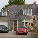 Viewfield Gardens West End 4 Bedroom House