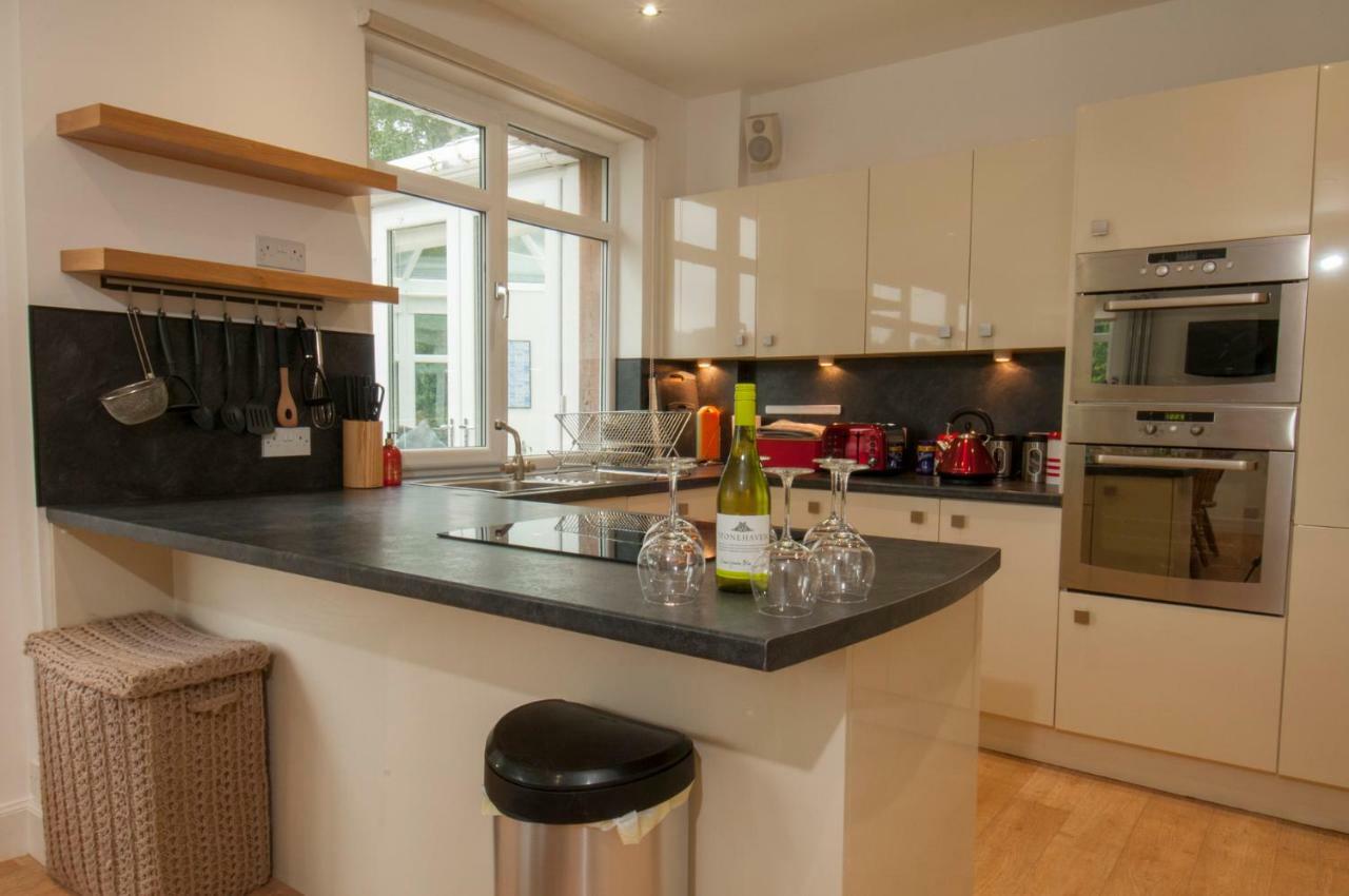 Apartment Viewfield Gardens West End 4 Bedroom House